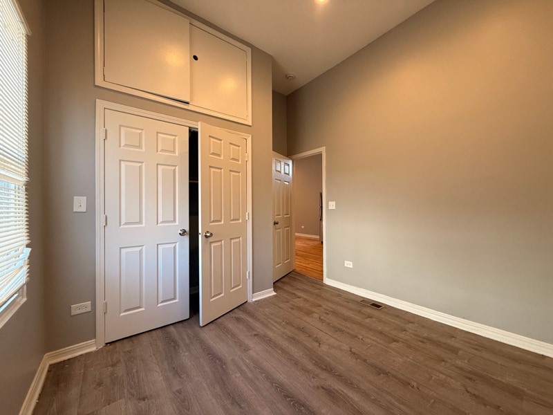 Building Photo - 5906 S La Salle St