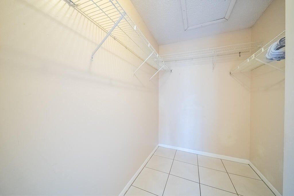 Building Photo - 202 Foxtail Dr