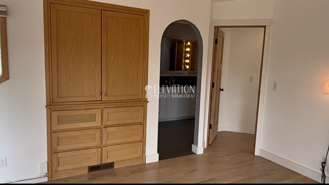 Building Photo - 5BR / 3.5BA Forest Retreat in NW Bend with ADU included