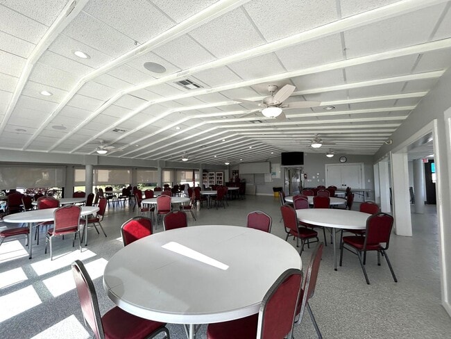 Building Photo - 408 Pine Glen Ln