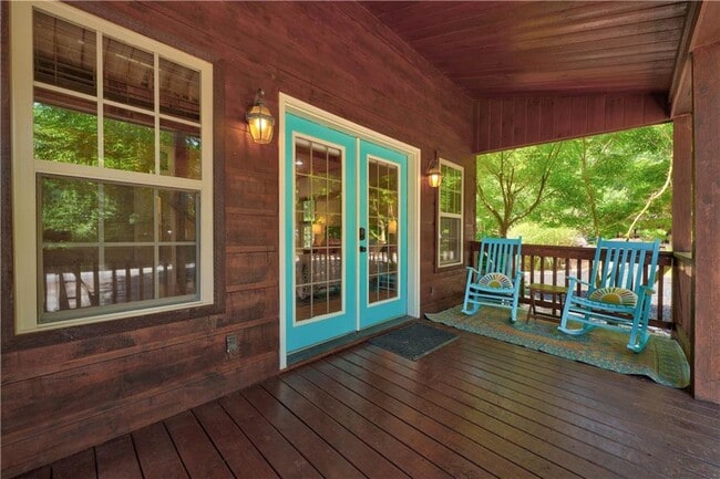 Building Photo - 495 Chicory Dr E