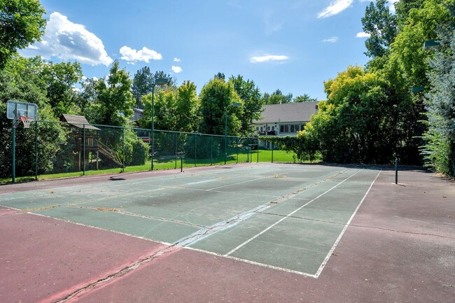 Building Photo - Immaculate Home for rent in gated cul-de-sac!