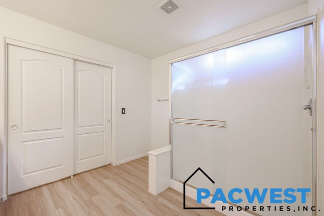 Building Photo - Desirable Coldwater Springs Neighborhood!