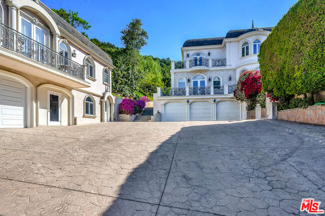Building Photo - 11244 Briarcliff Ln