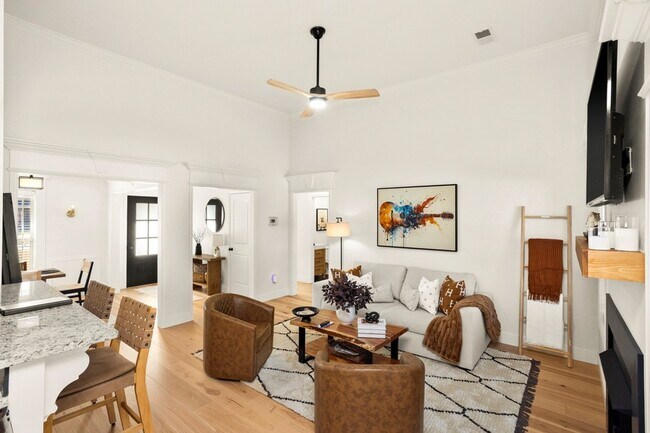 Building Photo - 221 Waldron View Dr