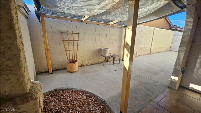 Building Photo - 3365 Othello Dr