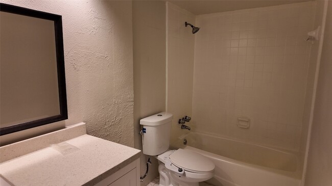 Building Photo - 613 Palomar Ln