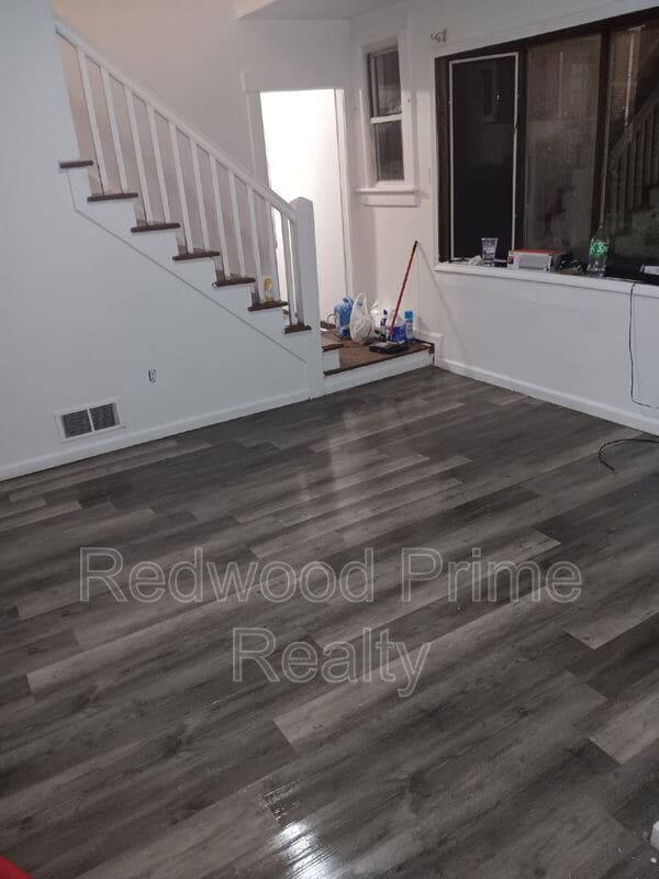 Building Photo - 534-536 Russell Ave