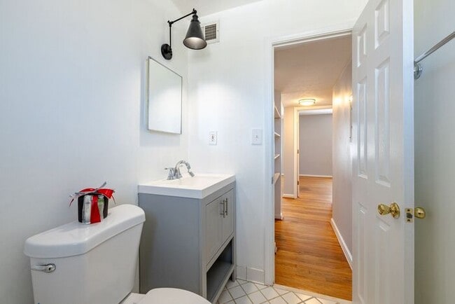 Building Photo - Peachtree Hills Court, 2-bedroom Atlanta address in the heart of the hills for $1400-month