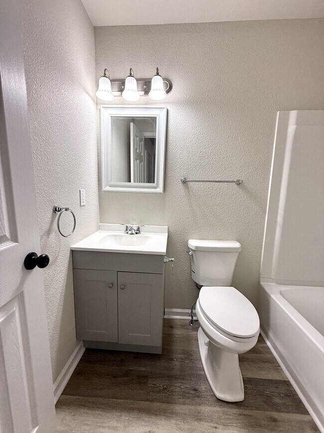 Building Photo - 312 M St NE