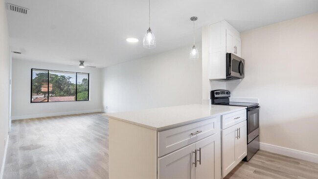 Building Photo - 11477 NW 39th Ct