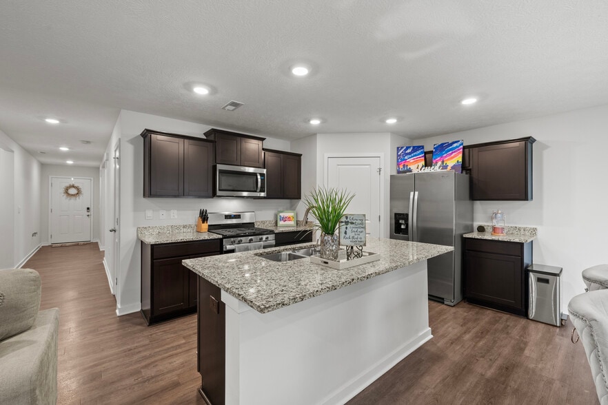 Building Photo - 5969 Hollett Dr S