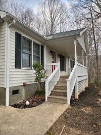 Building Photo - Rocky Creek Cottage