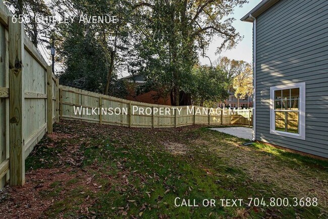 Building Photo - 3-Bedroom Townhouse with Proximity to Char...