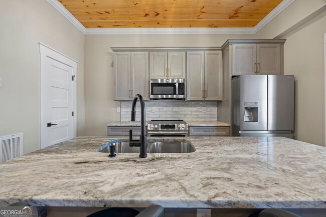 Building Photo - 958 Church St