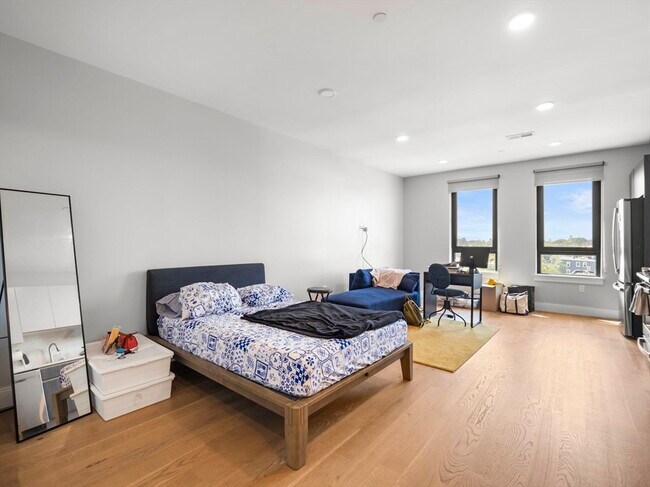 Building Photo - 9 Central St