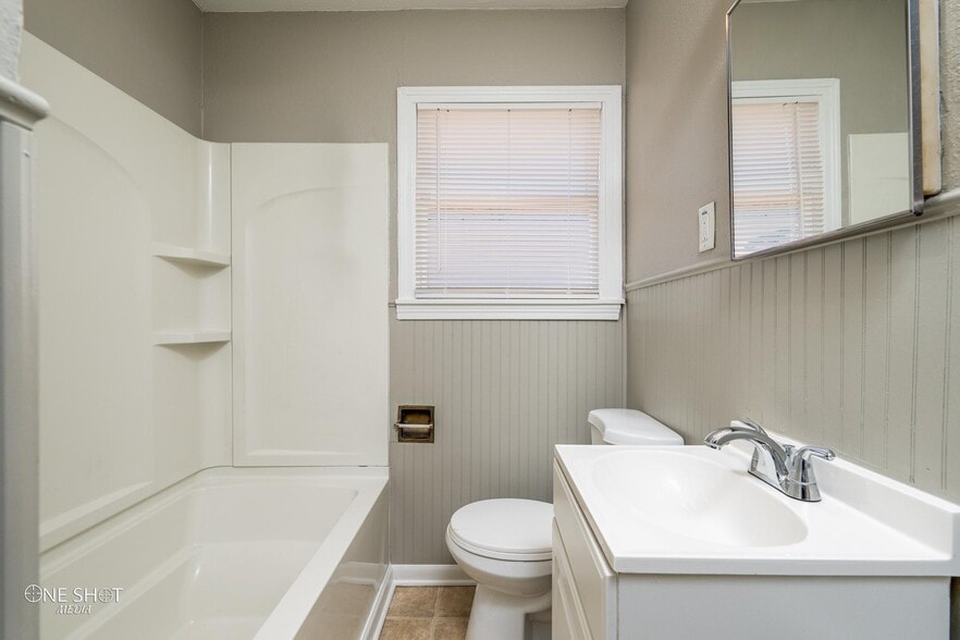 Building Photo - 1002 S San Jose Dr