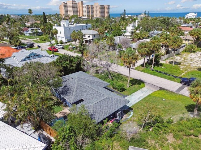 Building Photo - 951 Lantana Ave