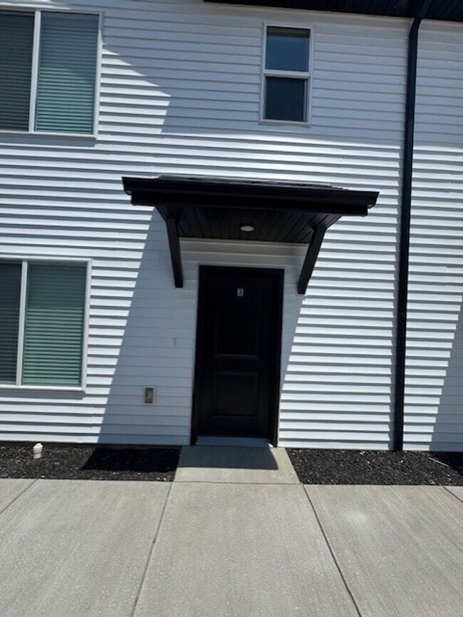 Building Photo - Room for Rent