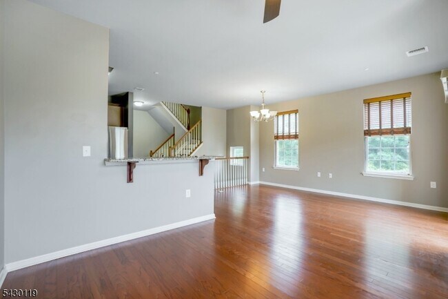 Building Photo - 512 Waterview Ct