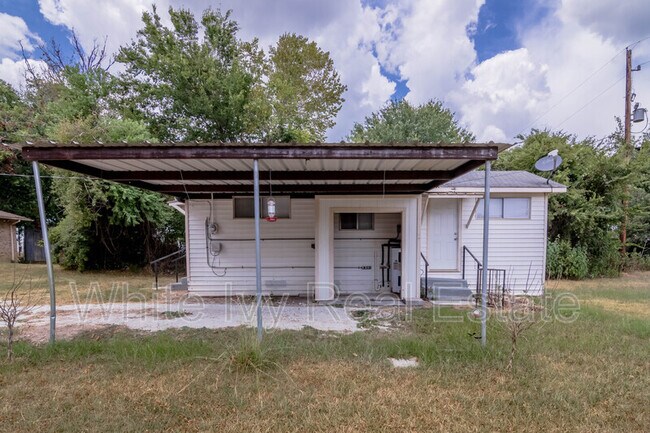 Building Photo - 137 Lee Ln