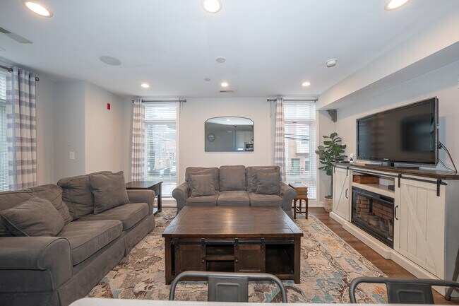 Building Photo - 769 N Uber St