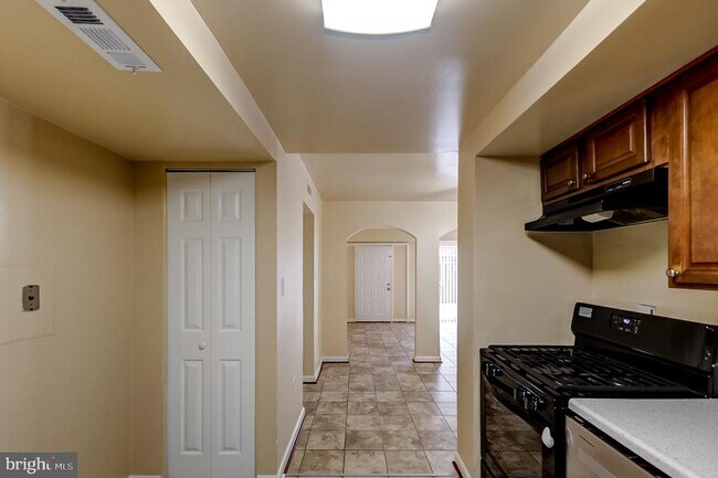 Building Photo - 2334 Sun Valley Cir