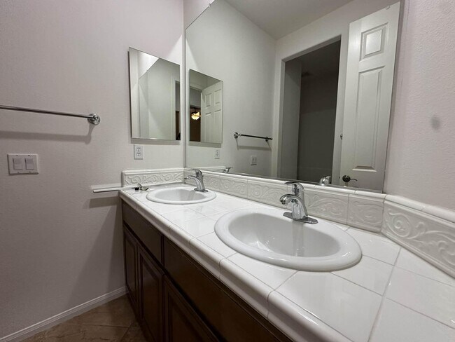 Building Photo - 13 Vista Mirage Way