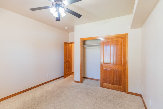 Building Photo - Beautiful Spacious 4 bedroom 2 bath House!