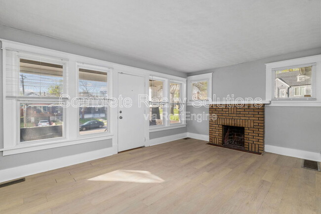 Building Photo - 3514 Colonial Ave