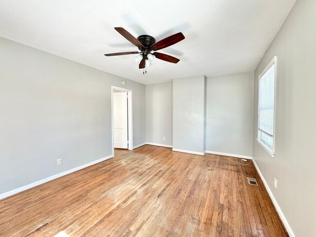 Building Photo - 1006 East Side Dr