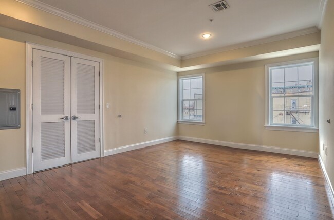 Building Photo - 4401 BERGENLINE Ave