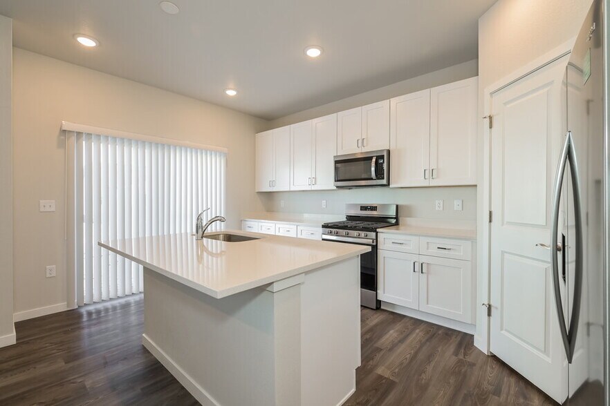 Building Photo - 1431 Orchard St