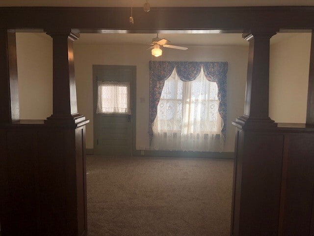 Building Photo - 2 bedroom, 1.5 bath home with off street p...