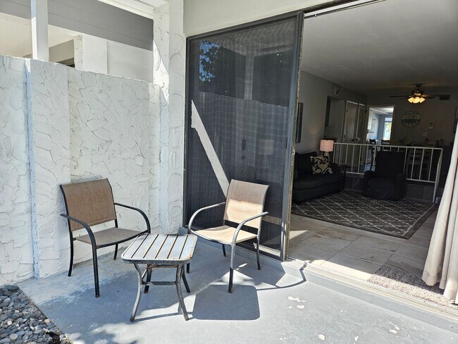 Building Photo - 1555 Tarpon Center Dr