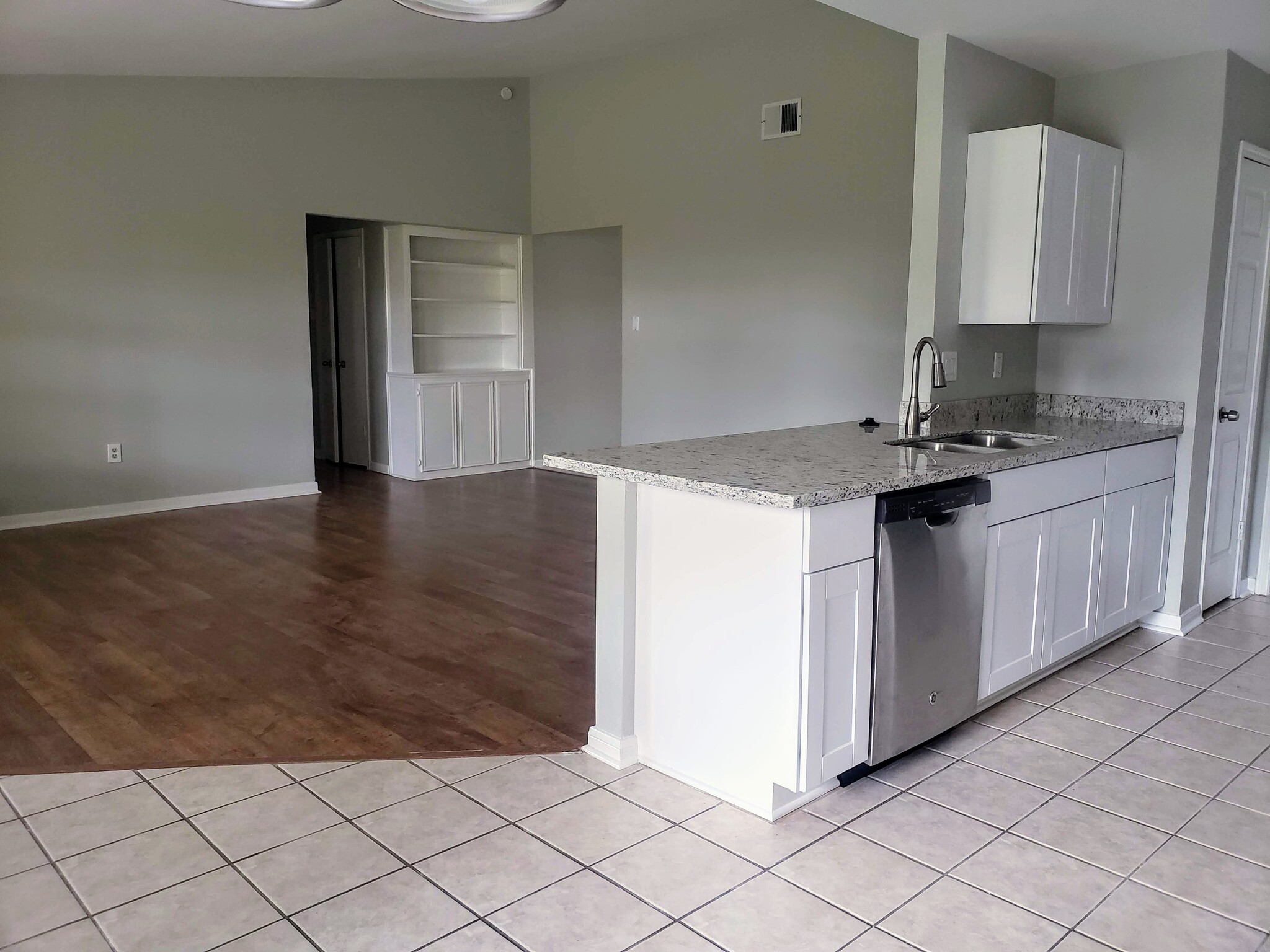 Open Concept Living - 615 Park Grove Ln