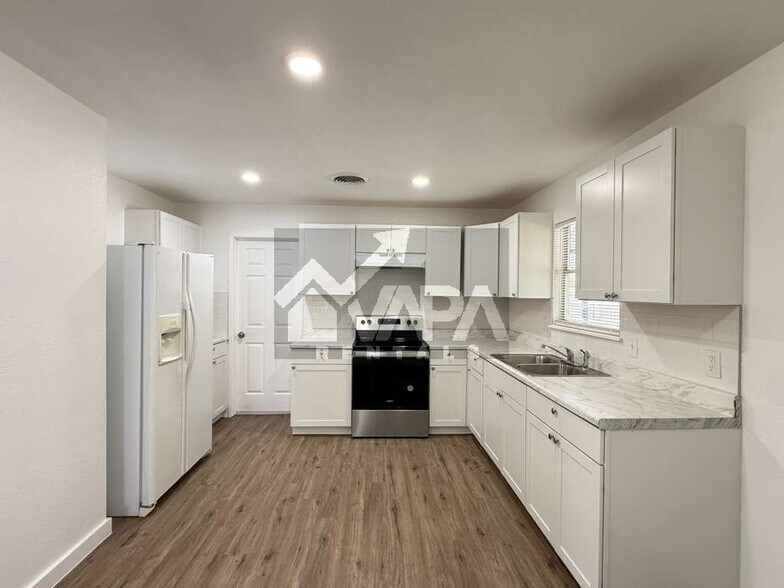 Building Photo - 7819 Quirt Dr