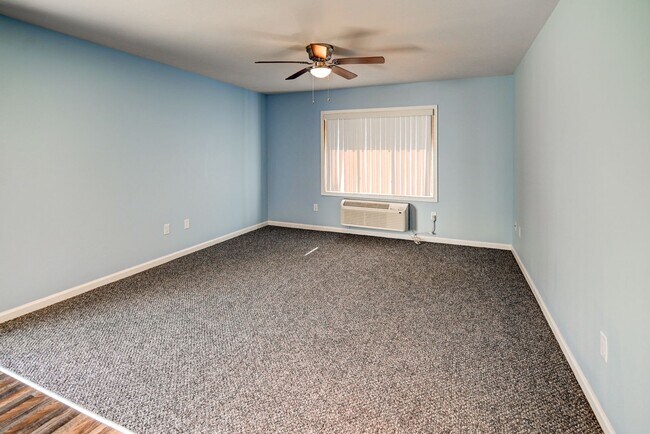Building Photo - Broadway Drive - Sun Prairie