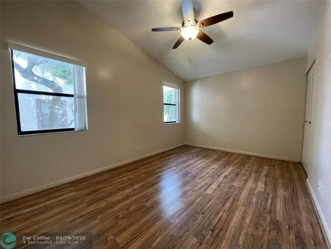 Building Photo - 9898 Nob Hill Ct