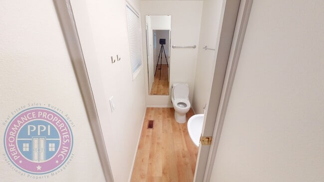 Building Photo - Lake Oswego! Lake Grove Ranch, Beautiful Outdoor Living Space, Park Like Setting!  Single Level R...