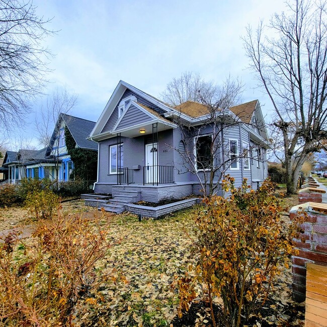 Building Photo - Absolutely STUNNING Salt Lake City Home!!