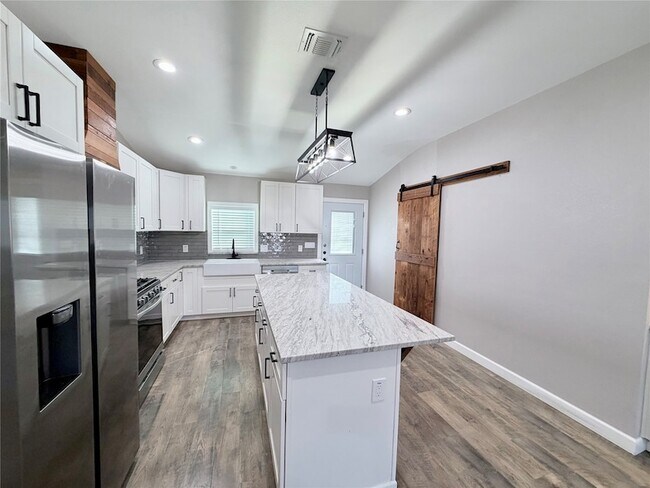 Building Photo - 710 N Rusk St