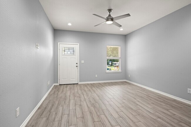 Building Photo - 16670 Meadowcroft St