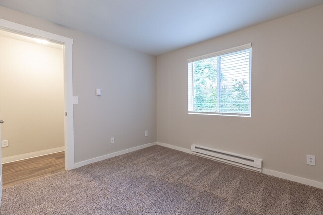 Building Photo - Spacious Newly Renovated Two Bedroom One Bath!