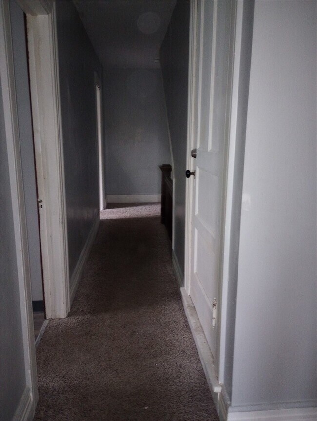 Building Photo - 364 W Gray St