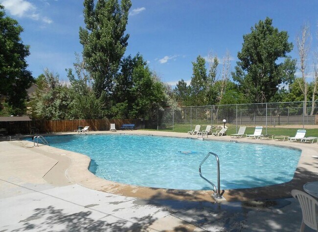 Building Photo - 1 MONTH FREE!! 2B/1B Upper Level Condo in Cottonwood Villas - Available NOW!