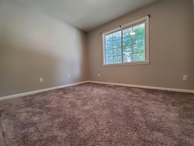 Building Photo - 627 36th St SW