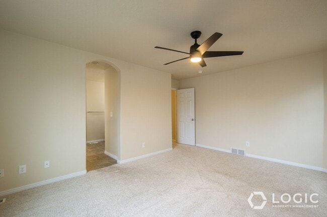 Building Photo - 692 W Chase Ln