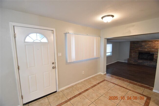 Building Photo - 10011 N 28th St