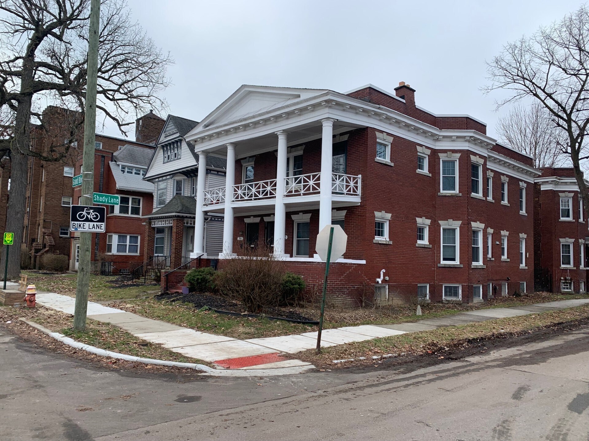 Street View Wide - 393 W Grand Blvd